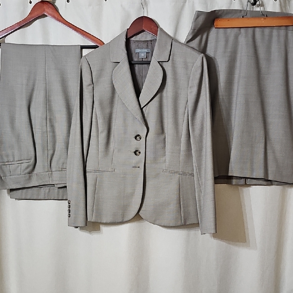 Gorgeous Ann Taylor 3-piece Brown Pattern Suit